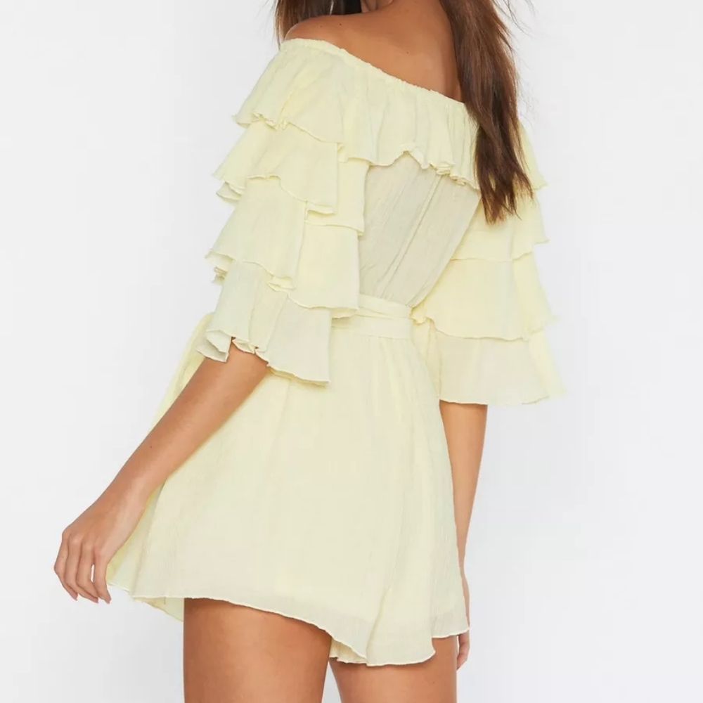 Nasty Gal Move In‎ For The Frill Off the Shoulder Romper - Picture 2 of 8